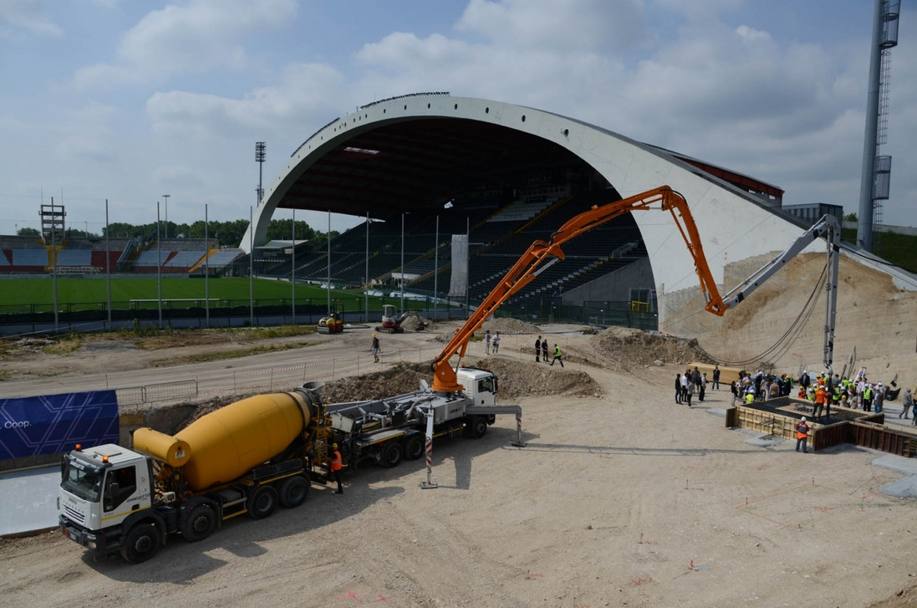 A giugno era stata posata ufficialmente la prima pietra del nuovo impianto: il progetto prevede che i lavori si concludano il 31 luglio 2015. Udinese.it